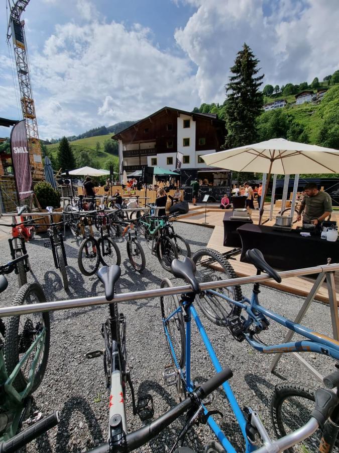Skill Mountain Lodge - Ski Und Bike Hostel Im Sommer Mit Joker Card Saalbach-Hinterglemm Bagian luar foto