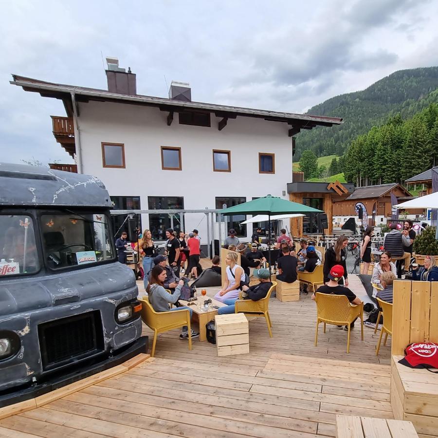 Skill Mountain Lodge - Ski Und Bike Hostel Im Sommer Mit Joker Card Saalbach-Hinterglemm Bagian luar foto