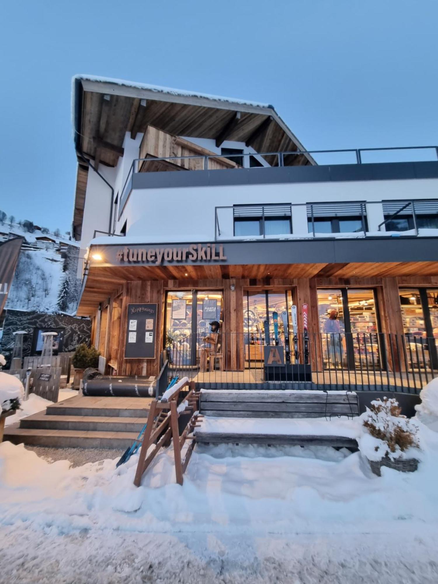 Skill Mountain Lodge - Ski Und Bike Hostel Im Sommer Mit Joker Card Saalbach-Hinterglemm Bagian luar foto