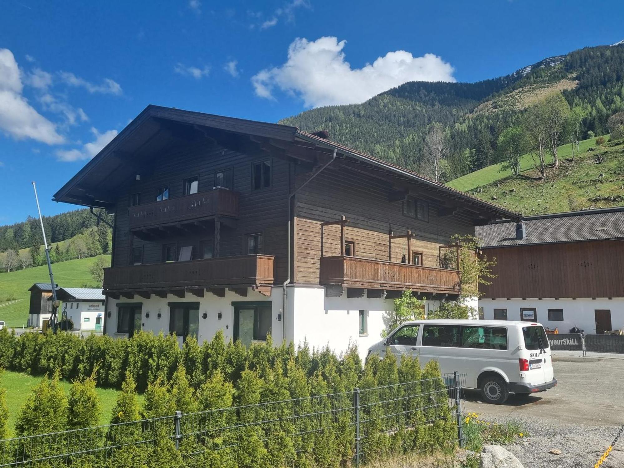 Skill Mountain Lodge - Ski Und Bike Hostel Im Sommer Mit Joker Card Saalbach-Hinterglemm Bagian luar foto