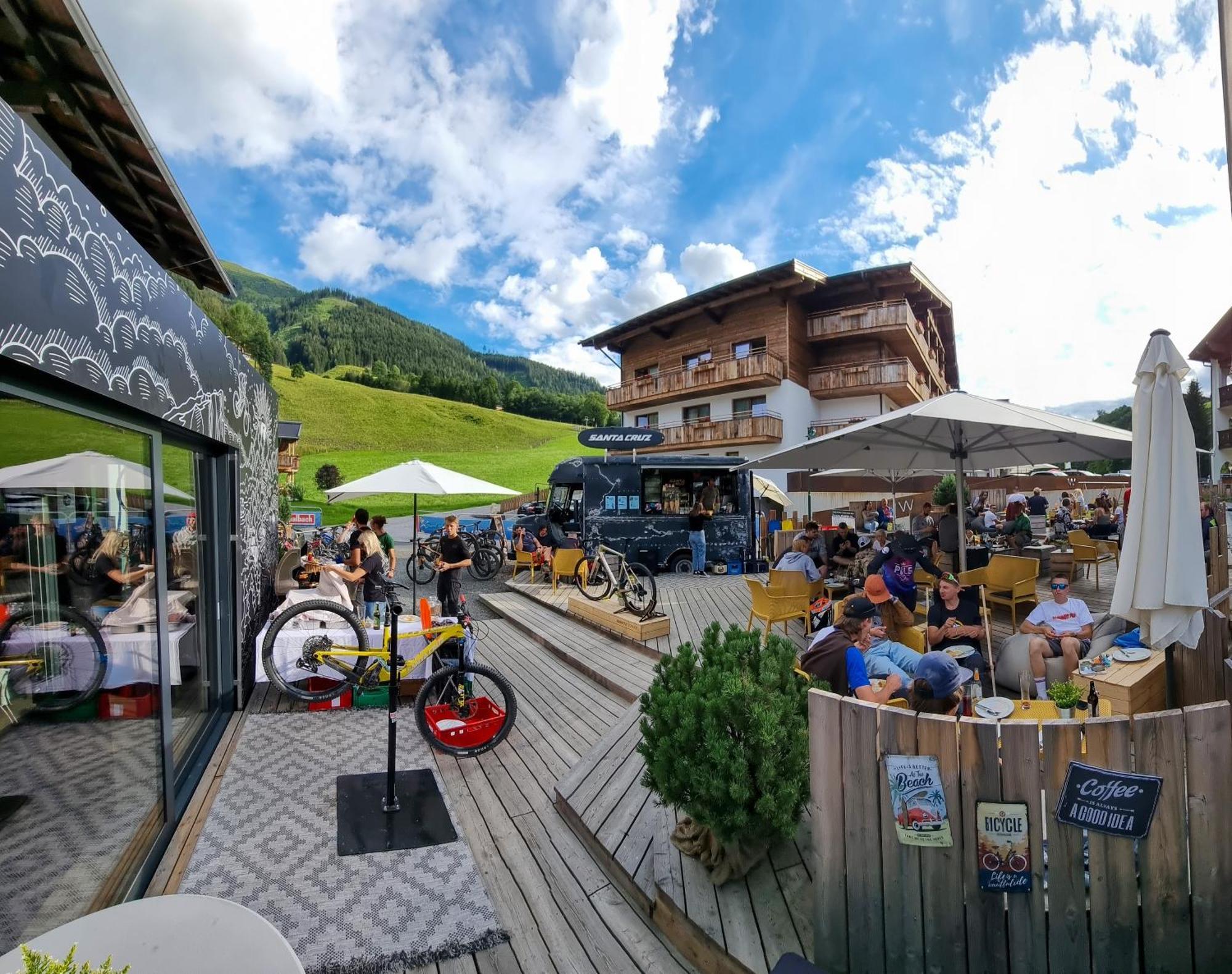 Skill Mountain Lodge - Ski Und Bike Hostel Im Sommer Mit Joker Card Saalbach-Hinterglemm Bagian luar foto